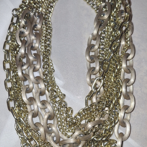 Elegant Vintage Gold and Silver Chain Necklace - Picture 4 of 5
